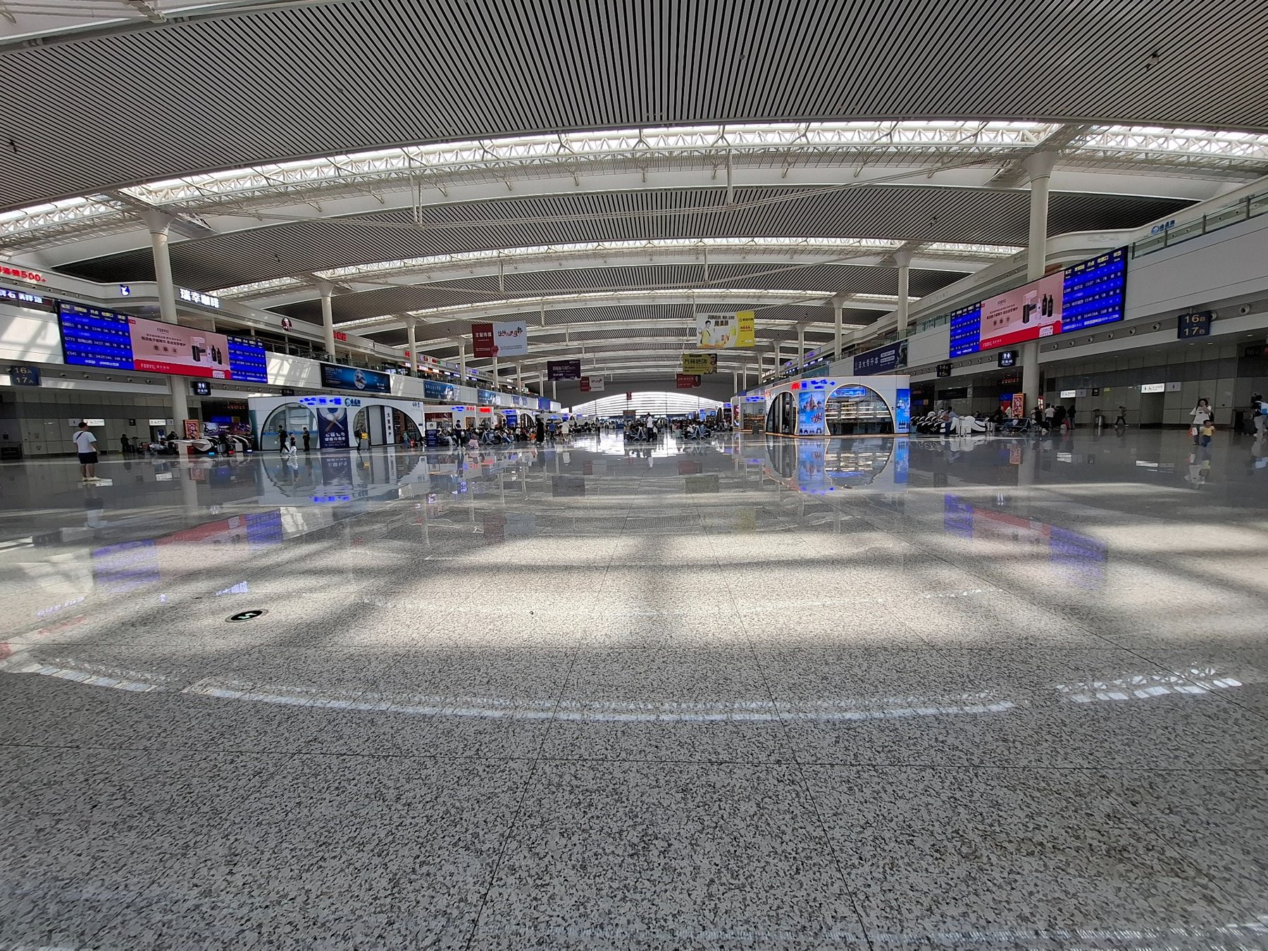 Large hall inside Dalian Railway Station